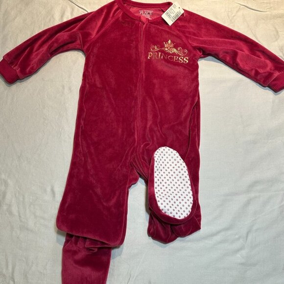 The Children's Place - NWT - Velour Princess Sleeper/Footie. 18-24 months - Picture 3 of 4